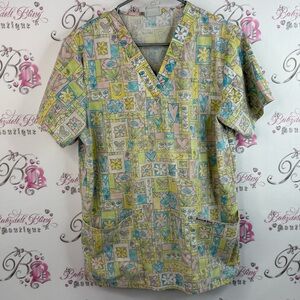 Scrubstar T-shirt vintage flowers pockets Multicolor Patterned Short Sleeve Top